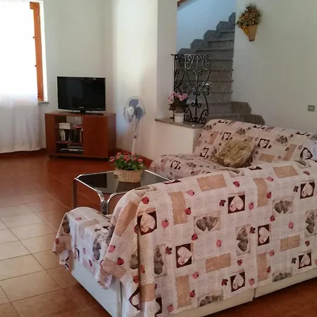 Jolies بيت للعطل